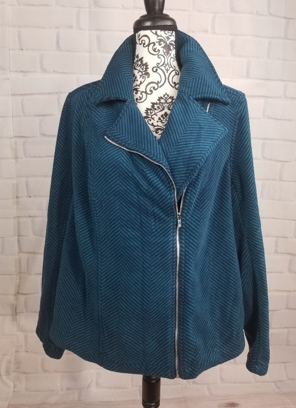 Isaac Mizrahi chevron print moto fleece jacket long sleeve size 1x